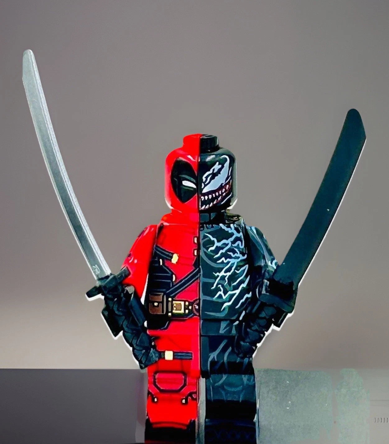 #0141 - Deadpool / Venom Suit