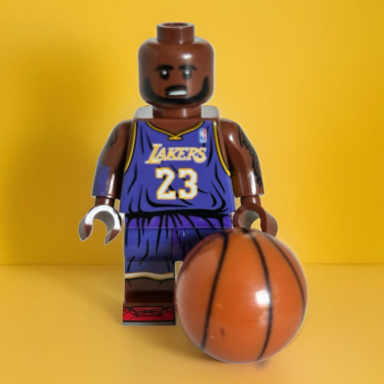#0700 - LeBron James (LA Lakers - Purple Jersey)