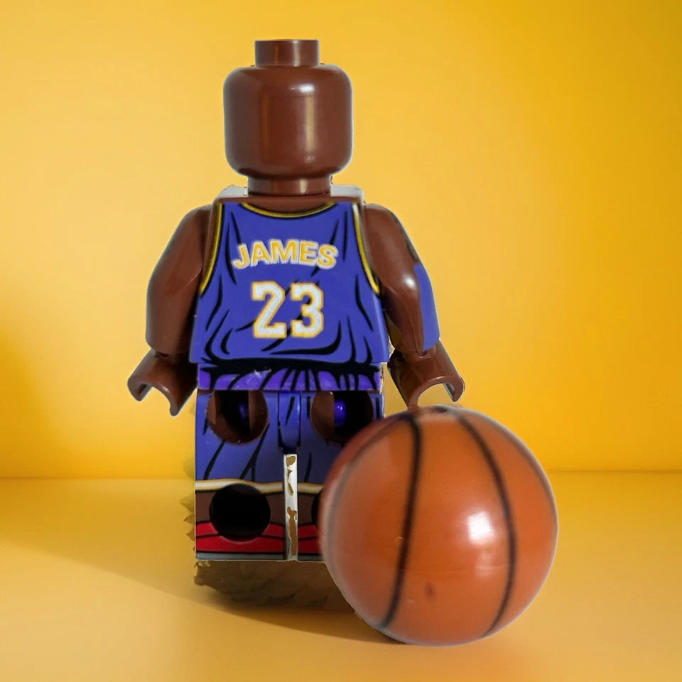 #0700 - LeBron James (LA Lakers - Purple Jersey)